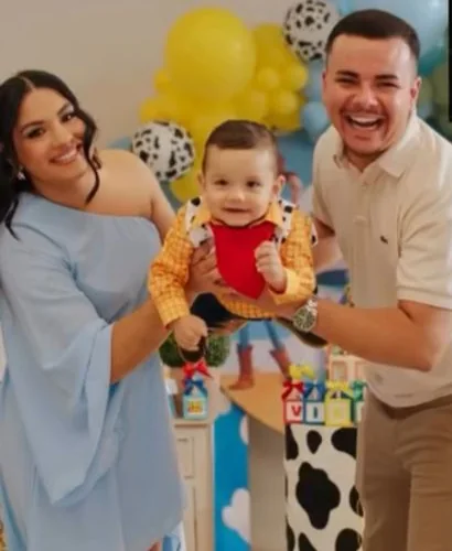 Eduarda e o marido com o filho