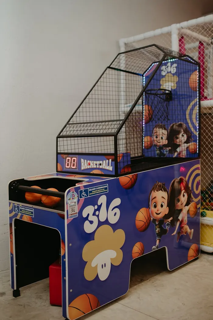 Cesta de basquete eletrônica, com acessibilidade para cadeirantes