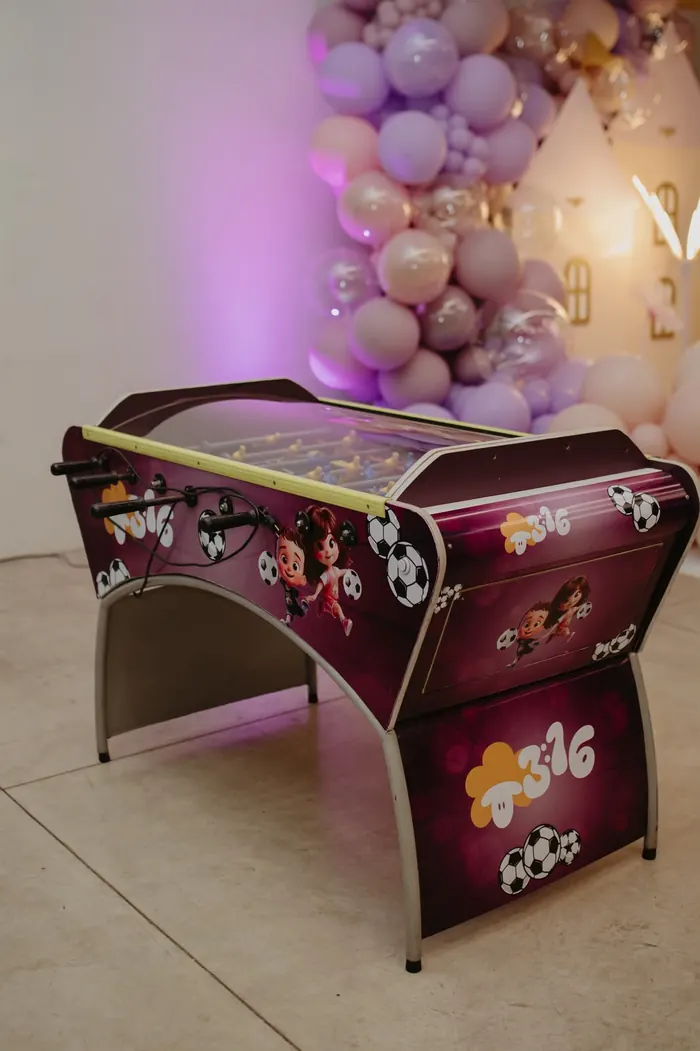 Mesa de pebolim (futebol de botão)